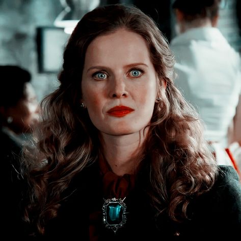 Ouat Zelena, Zelena Mills, House Maid, Once Upon A Time Funny, Ouat Cast, Once Up A Time, Time Icon, Under Your Spell, A Aesthetic