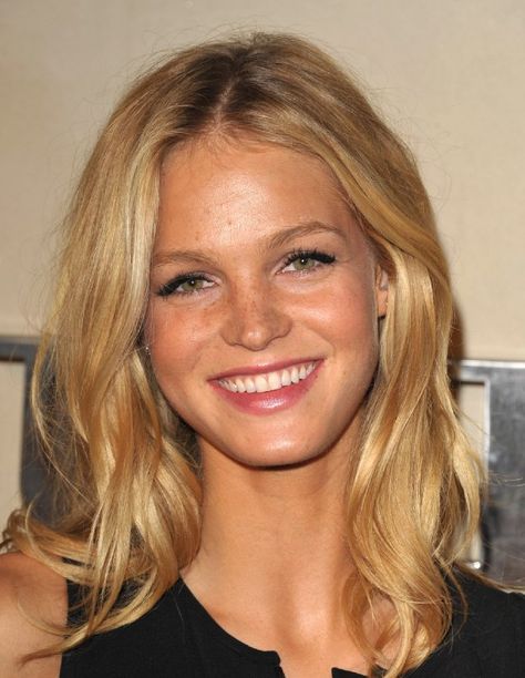 Erin Heatherton love her hair color Hot Pink Lips, Erin Heatherton, Natural Blush, Pink Lips, Celebrities Female, Lip Colors, Balayage, Blonde Hair, Makeup Looks