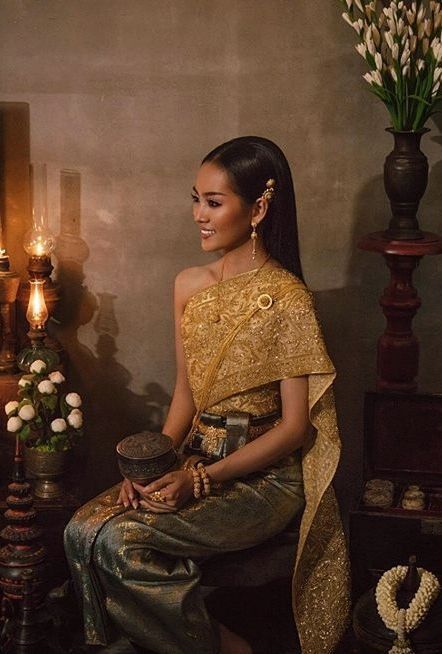 Thai Chakkri Dress, Khmer New Year Outfit, Modern Khmer Dress, Traditional Khmer Dress, Khmer Aesthetic, Cambodian Traditional Clothing, Khmer Wedding Outfits, Cambodian Outfits, Khmer Wedding Dress