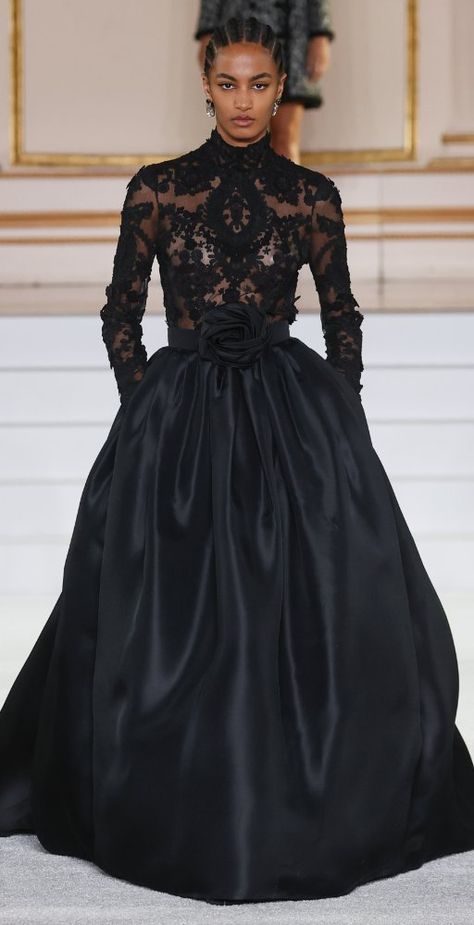 Vestidos Carolina Herrera, Carolina Herrera Dresses, Gala Dress, Evening Skirts, Long Skirts For Women, Modest Wedding, Elegant Skirt, فستان سهرة, Fabulous Dresses