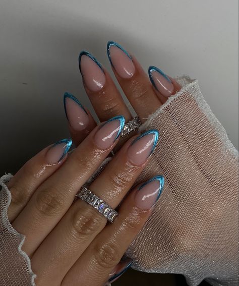 Blue Gold Nails, Nail Ideas Simple, Blue Chrome Nails, Retro Nails, Chrome Nails Designs, Blue Chrome, Summer Toe Nails, French Tip Acrylic Nails, Casual Nails