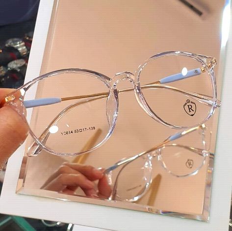 Aesthetic Specs Frames, New Specs Frame For Women, Glasses Inspo Trendy, Spects Frames For Women, Trendy Spectacles Frames, Glasses Women Aesthetic, Aesthetic Eyeglasses, Trendy Specs, Glasses Inspo Aesthetic