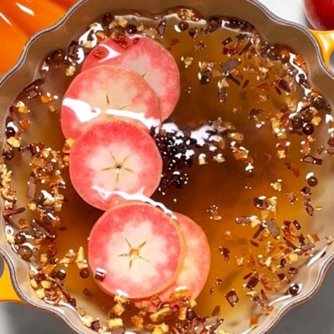 Simmer Potpourri, Fall Simmer Pot, Using Apples, Soy Free Desserts, Simmer Pots, Simmer Pot Recipes, Simmering Potpourri, Potpourri Recipes, Simmer Pot