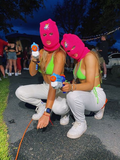 Spring Breakers Costume, Halloween Prisoner Costume, Halloween Costumes Women Scary, Halloween Duos, Bff Halloween Costumes, Hot Halloween Outfits, Halloween Coustumes, Duo Halloween Costumes, Halloween Party Outfits