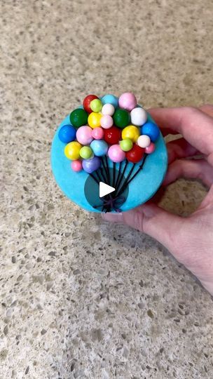 Cupcake Balloon, Balloon Cupcakes, 50k Views, Buttercream Cupcakes, Cake Decorating Piping, Cupcake Designs, Cupcake Ideas, Dessert Cupcakes, Balloon Design