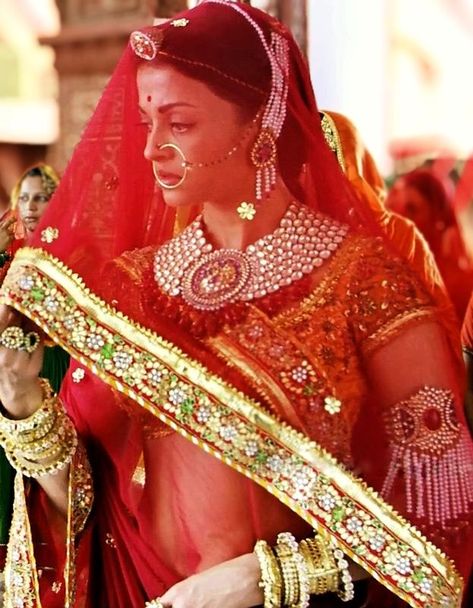 Aishwarya rai in Jodha Akbar #Fashion #Accessories #StatementJewelry #Gemstone #JewelryAddict #JewelryLovers #Jewelry #HandmadeJewelry #JewelryDesign #Style Aishwarya Saree, Dulhan Bridal, Rajasthani Dress, Jodha Akbar, Bollywood Bridal, Wedding Jewelry Sets Bridal Jewellery, Indian Bride Outfits, Bridal Lehenga Collection, Bollywood Lehenga