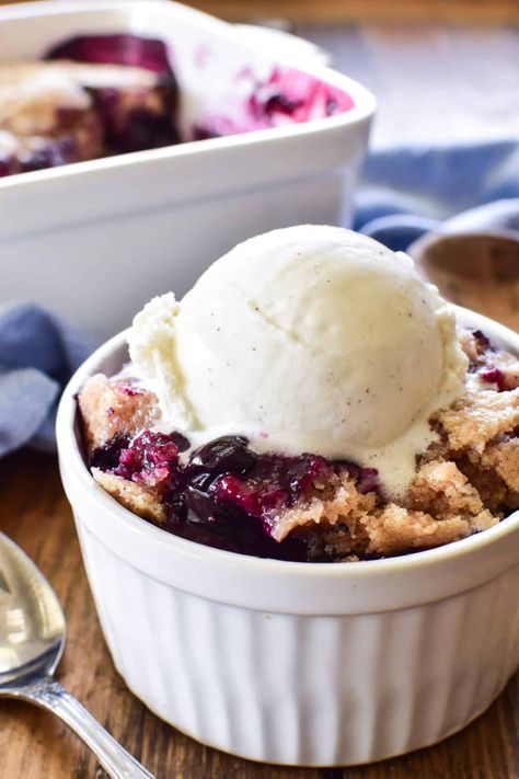 Blueberry Baking, Ramekin Dessert, Vegan Smores, Lemon Vegan, Ramekin Recipe, Blackberry Dessert, Apple Blueberry, Keto Healthy, Raspberry Chocolate