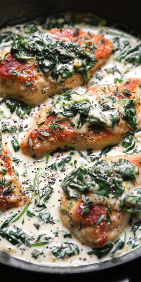 close-up of Creamy Spinach Chicken Breasts with Garlic Parmesan Sauce in a cast-iron pan Frozen Spinach Recipes, Spinach Stuffed Chicken Breast Recipes, Chicken Spinach Recipes, Creamy Spinach Chicken, Creamy Spinach Sauce, Spinach Recipes Healthy, Spinach Parmesan, Spinach Chicken, Garlic Parmesan Sauce