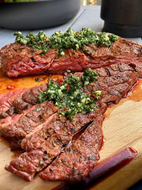 Sous Vide Lamb Chops, Chimichurri Recipe, Diner Recept, Chimichurri Sauce, Grilled Steak, Rib Recipes, Beef Dishes, Grilled Meat, Meat Dishes