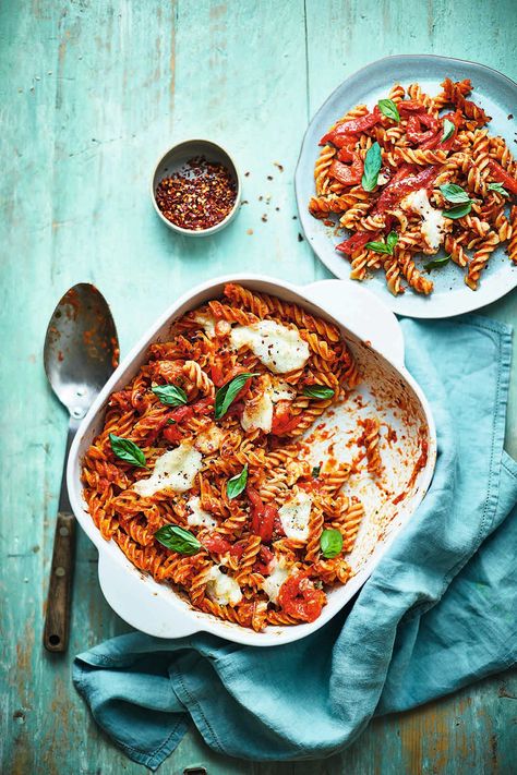 Romesco-style pasta bake | Healthy Recipe | WW UK Healthy Pasta Bake, Bake Healthy, Mozzarella Pasta, Red Pepper Sauce, White Pasta, Tomato Mozzarella, Grilled Tomatoes, Chilli Flakes, Pasta Bake