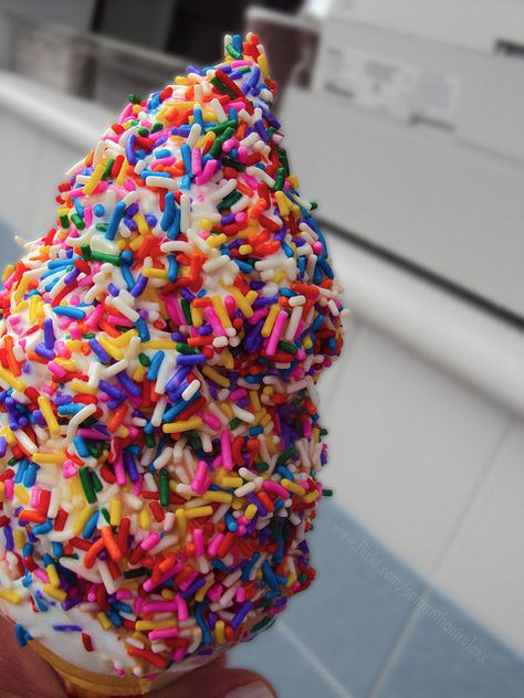 Ice Cream Cone Astethic, Ice Cream With Sprinkles Aesthetic, Ice Cream Cone Aesthetic, Cake With Pudding Mix, Cake With Canned Peaches, Easy Birthday Cakes, Birthday Cakes Recipes, Diy Birthday Cakes, Ocean City Nj Boardwalk