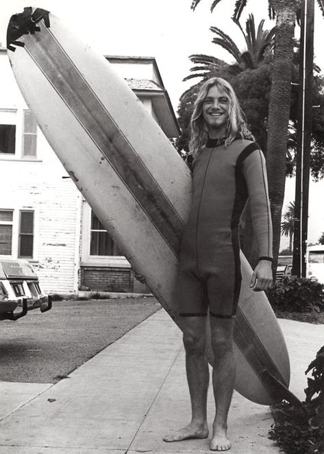 1970s VINTAGE VENICE BEACH SHOTS | EPIC SURF, SUN & SKATE RADNESS Jeff Spicoli, 70s California, Beach Shots, Alana Blanchard, Surf Vintage, 70s Hair, Surfer Dude, Epic Photos, Surfing Photography