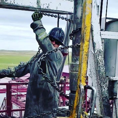 Oilfield Girlfriend, Oilfield Humor, Oilfield Family, Oilfield Man, Oil Field Worker, Oilfield Trash, Oil Rig Jobs, Oilfield Life, Oil Platform