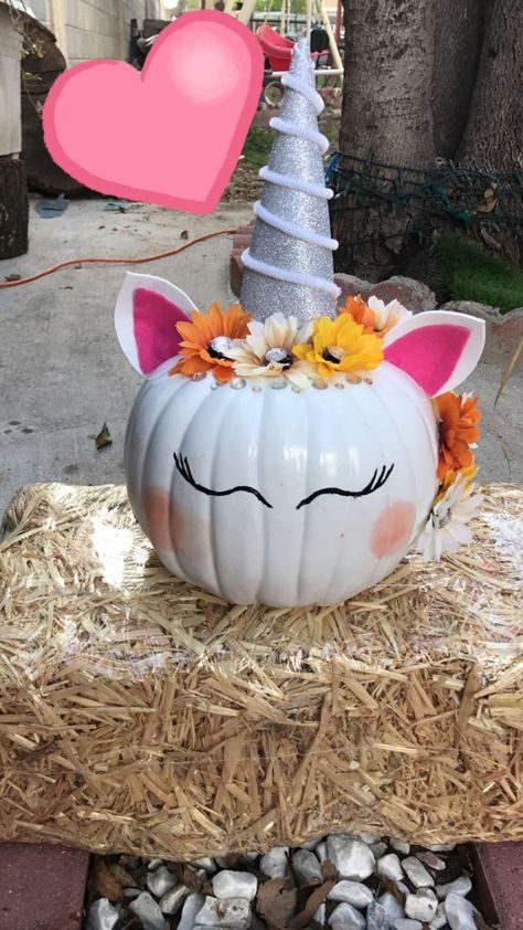 Unicorn Pumpkin Scary Unicorn, Pumkin Decoration, No Carve Pumpkin, Pumpkin Decorating Ideas, Unicorn Pumpkin, Pumpkin Decorating Contest, No Carve Pumpkin Decorating, Dog Pumpkin, Pumpkin Contest