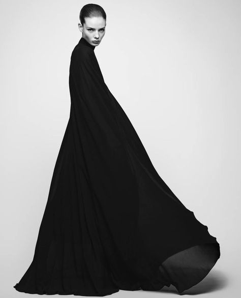 Photo Mannequin, Michael Kors Fall, Linda Evangelista, Vogue Japan, Fashion Images, Dark Fashion, Fashion Photoshoot, Fashion Poses, Back To Black