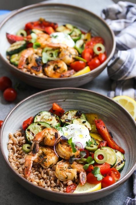 Shrimp Farro, Greek Platter, Farro Bowls, Shrimp Bowls, Greek Shrimp, Farro Recipes, Summer Seafood Recipes, Easy Mediterranean Diet Recipes, Marinated Shrimp