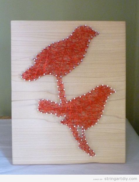 Love Birds String Art on wood | String Art DIY | Free patterns and templates to make your own String Art Bird String Art, Wood String Art, String Art Templates, String Wall Art, Nail String Art, Wood Nails, String Crafts, String Art Patterns, String Art Diy