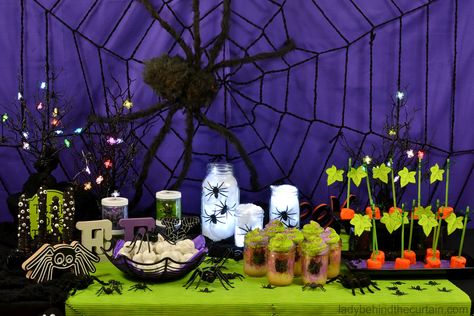 Halloween Dessert Table, Themed Halloween Party, Spider Theme, Ghoul School, Halloween Party Table, Themed Treats, Halloween Dessert, Halloween Dinner, Halloween Party Themes