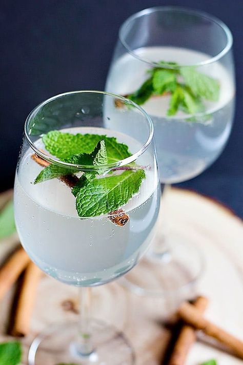 Persian Cinnamon Mint Refresher • Unicorns in the kitchen Mint Refresher, Homemade Gin, Sparkling Water Drinks, Sausage And Potatoes Skillet, Make Your Own Gin, Fruit Pastry, Cooking Crafts, Caramelized Onion Dip, Vegetable Skewers