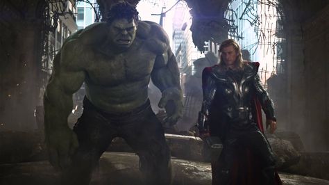 Thor and Hulk in 'The Avengers,' image courtesy of Walt Disney #Thor #Hulk #Ragnarok Mark Ruffalo Chris Hemsworth Hulk Punch, Mark Ruffalo Hulk, Avengers Gif, Thor Film, Planet Hulk, Film Marvel, Robert Downey Jr., Avengers 2012, Avengers Film