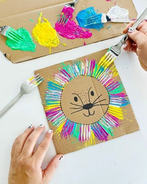 Lion Day Activities, Lion Art Projects For Kids, Handcraft Ideas For Kids, Lion Crafts For Kids, Kindergarten Safari, Decoration Creche, Lion Craft, Daniel And The Lions, Toddler Arts And Crafts