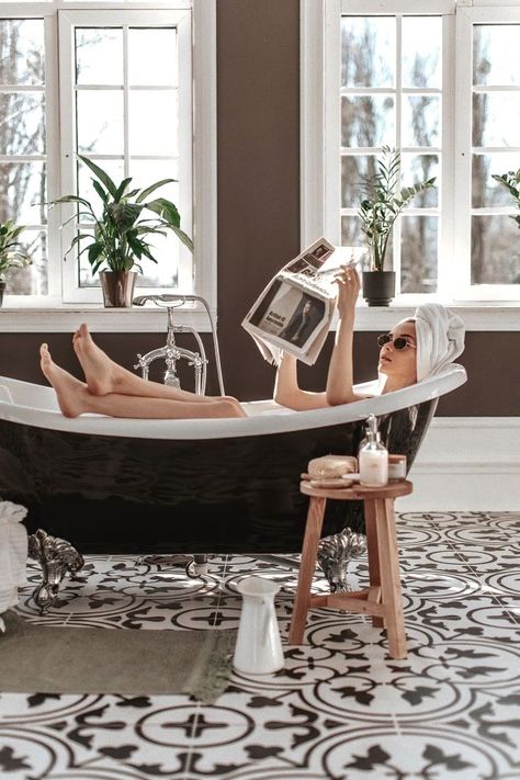 Bathtub Editorial, Bathtub Photography, Bath Aesthetic, Bath Photography, Body Shop At Home, Dream Bath, Photoshoot Themes, Shooting Photo, Branding Photoshoot