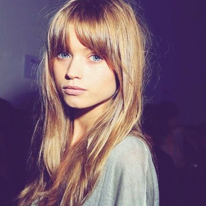 Long hairstyles: 70s sweeping fringe  - CosmopolitanUK 70s Fringe, Carlson Young, Bangs With Medium Hair, Hair Styles 2017, Long Bangs, Fringe Hairstyles, Long Hair With Bangs, Long Blonde, Long Blonde Hair