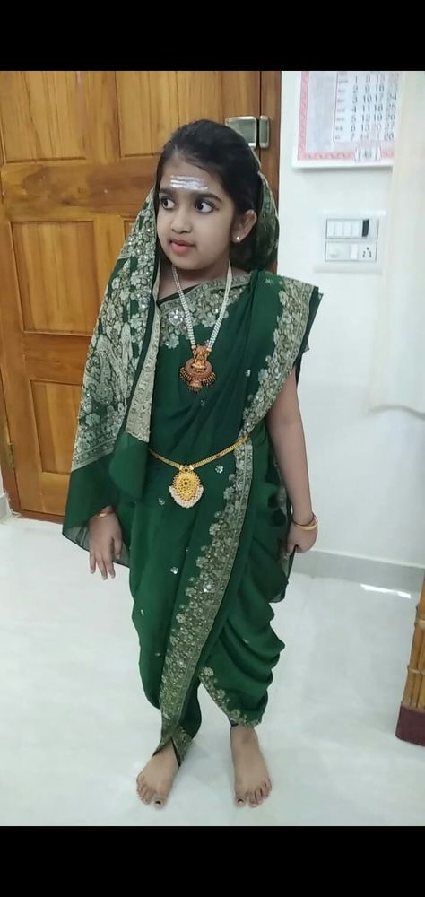 KITTURU RANI CHENNAMMA MONOACT BY THANUSHKA Kittur Rani Chennamma, Rani Chennamma, Baby Activity, Infant Activities, Fancy Dress, Saree