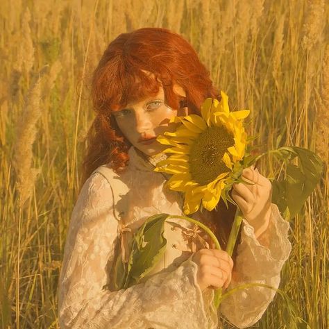 Orange Cottagecore, Victorian Makeup, Corset Victorian, Aesthetic Sunflower, The Kingkiller Chronicles, Epic Photography, Aesthetic Fairy, Reference Photos For Artists, Outfit Retro