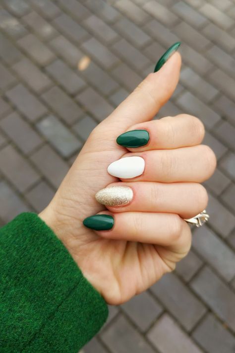 ☆ella douglass☆ Holiday Nail Ideas, Holiday Nails Christmas, Christmas Manicure, Green Nail Designs, Holiday Nail, Thanksgiving Nails, Popular Nails, Xmas Nails, Nail Arts