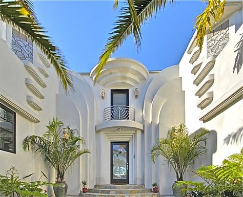 Art Deco Home in Los Angeles - Los Angeles, CA Photo Gallery Art Deco Courtyard, Art Deco Front Door, Entry Courtyard, Art Deco Exterior, Art Deco Houses, Arte Art Deco, Art Deco Homes, Style Movie, Richard Neutra