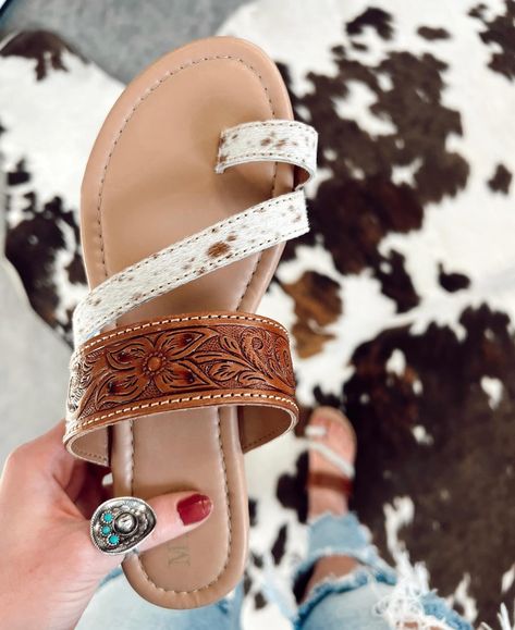 The perfect sandal for summer is here 🤩 •• Shop here >> https://thecrookedcactusbtq.com/products/product-170?_pos=1&_sid=a29637447&_ss=r Southern Outfits, Summer Is Here, Go Up, Cowhide Leather, Leather Sandals, Pink White, Cactus, Sandals, Boutique