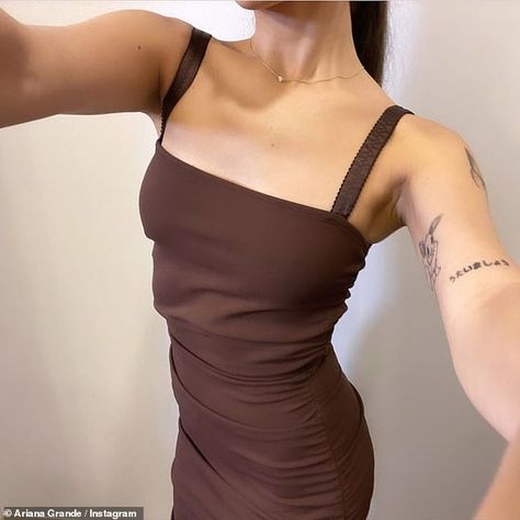 Details: Another shot panned down to reveal her slim center and gathered stitching towards the sides Ariana Grande Tattoo, Chocolate Brown Dress, Ariana Instagram, Ariana Grande Outfits, Ariana Grande Fans, Ariana Grande Wallpaper, Ariana G, Dangerous Woman, Brown Aesthetic