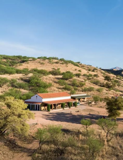 Casamidy ranch house house in northern Mexico | House & Garden Arizona Ranch House, Mexican Ranch House, New Mexico Style Home, Mexican Vacation Outfits, Old Mexican House, Mexican Ranch, Arizona Ranch, Amanda Brooks, Modern Hacienda