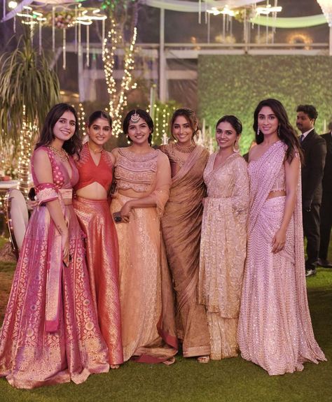 Indian Bridesmaids Outfits, Reba Monica John, Bridal Maid Dress, Bridesmaid Indian, Saree For Wedding Function, Reception Saree, Indian Bridesmaids, Pengantin India, Fall Wedding Color Palette