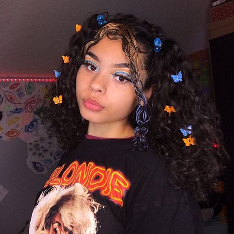 @talyeh.spamm Be Myself, Alien Girl, Cute Hairstyles, Curly Hair, Hair Inspiration, Hair Wrap, Curly Hair Styles, Hair Care, Dreadlocks