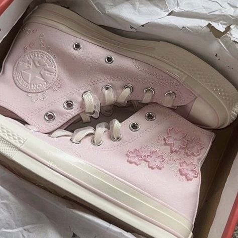 Pink Converse Aesthetic, Converse Aesthetic, Pink Converse, Character Concept, Converse, Pink