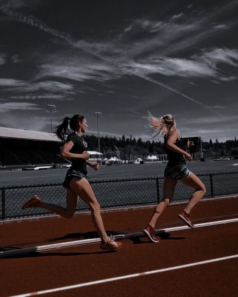 Track Pictures, Pentathlon, Running Photos, Sport Park, Endurance Workout, Running Track, Dark Look, Sports Aesthetic, Running Inspiration