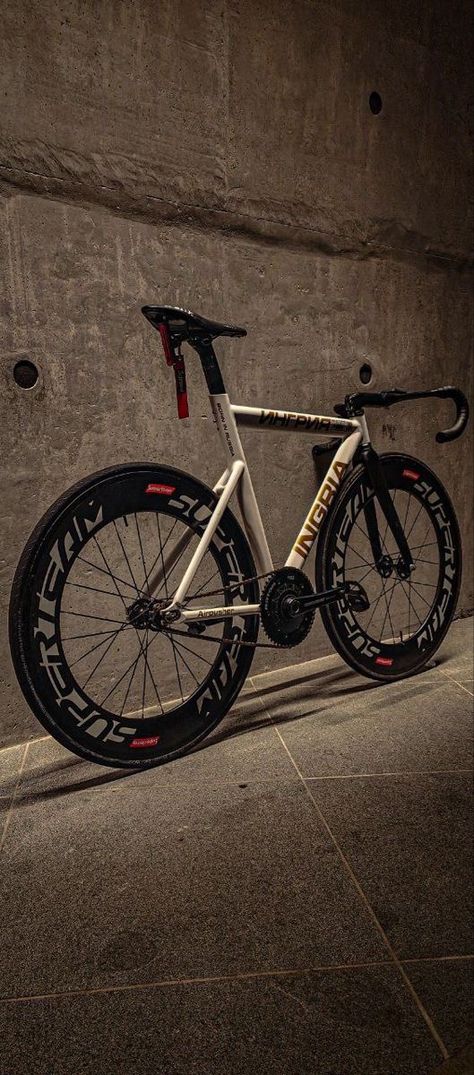 Fixed Gear Bike Wallpaper, Fixie Bike Aesthetic, Fixie Bike Wallpaper, Fixie Wallpaper, Road Bike Aesthetic, Road Bike Wallpaper, Wallpaper Bike, Bike Wallpaper, Road Bicycle Bikes