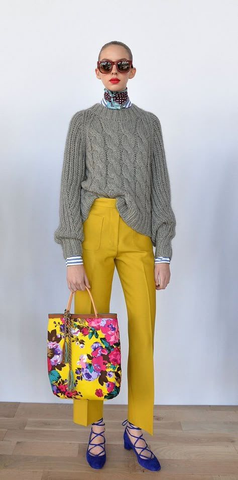 How to Get the Signature J.Crew Look Jenna Lyons Made Famous Funky Business Casual, Yellow Shoes Outfit, Deep Questions To Ask, Style Hacks, Deep Questions, Yellow Pants, J Crew Style, Casual Chique, Popsugar Fashion