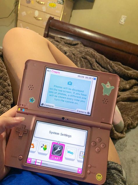 metallic pink dsi is to die for Dsi Xl, Nintendo Dsi, Gamers Anime, Nintendo Ds Lite, Nintendo 3ds Xl, Ds Lite, Retro Gadgets, Sega Dreamcast, Nintendo Switch Accessories