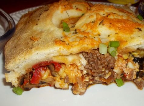 Mexican/Taco Stromboli ~ this is like a 'turnover' filled with your 'taco' makings...AWESOMENESS! Mexican Stromboli, Taco Stromboli, Stromboli Recipe Easy, Homemade Stromboli, Stromboli Recipe, Tandoori Masala, Chapati, Taco Recipes, Wrap Sandwiches