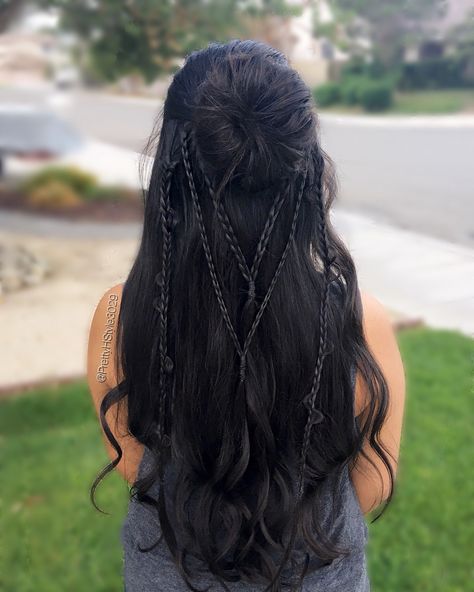 By @PrettyHStyle3029 #microbraids #hair #braid #trenza #hairstyle #longhair #bohemian #solfcurls #peinado Viking Braids Black Hair, Viking Braids Dark Hair, Braided Dark Hair, Medieval Hairstyles Black Hair, Viking Prom Hair, Fantasy Hair Styles Warriors Braids, Avatar Inspired Hairstyles, Fantasy Hair Black, Short Witchy Hair