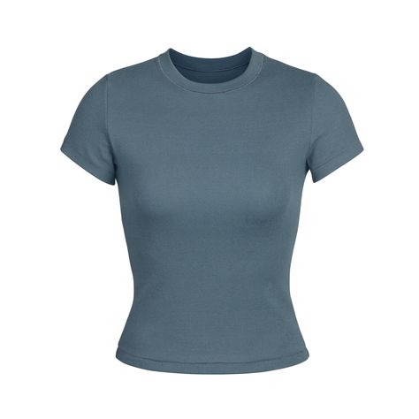 Wardrobe Makeover, Winter Capsule Wardrobe, Fitted Tee, Blue Tee, Great T Shirts, How To Make Tshirts, Basic Outfits, Dream Clothes, Everyday Wardrobe