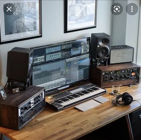 Music Studio Desk, Deco Gamer, Home Studio Design, Home Studio Desk, Audio Setup, Home Music Rooms, Home Studio Ideas, Audio Studio, Recording Studio Design