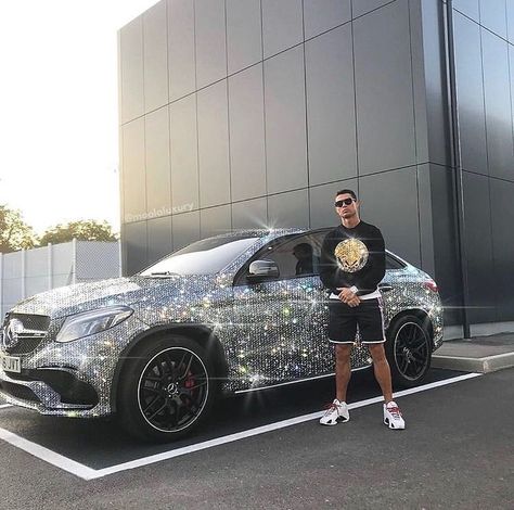 The Billionaires Air on Instagram: “Cristiano Ronaldo with his diamond Mercedes GLE 63 AMG ✨ #thebillionairesair . - By: @moolaluxury” Cristiano Ronaldo House, Ferrari F12 Tdf, كريستيانو رونالدو, Mercedes Amg, One Team, Images Gif, Soccer Players, Soccer Jersey, Cristiano Ronaldo