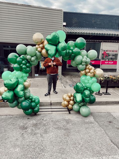 St Pattys Balloon Arch, St Patrick Balloon Decoration, St Patricks Day Balloon Ideas, Lucky One Balloon Garland, St Patrick’s Day Balloons, St Patrick’s Day Balloon Garland, St Patrick’s Day Birthday Party Decorations, St Patricks Decorations, Fajardo