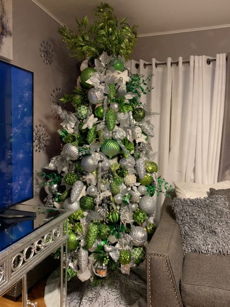 Yule Inspiration, Light Blue Christmas Tree, Lime Green Christmas Tree, Light Blue Christmas, Elegant Living Room Decor, Tree Themes, Blue Christmas Tree, Christmas Tree Decorations Diy, 2022 Christmas