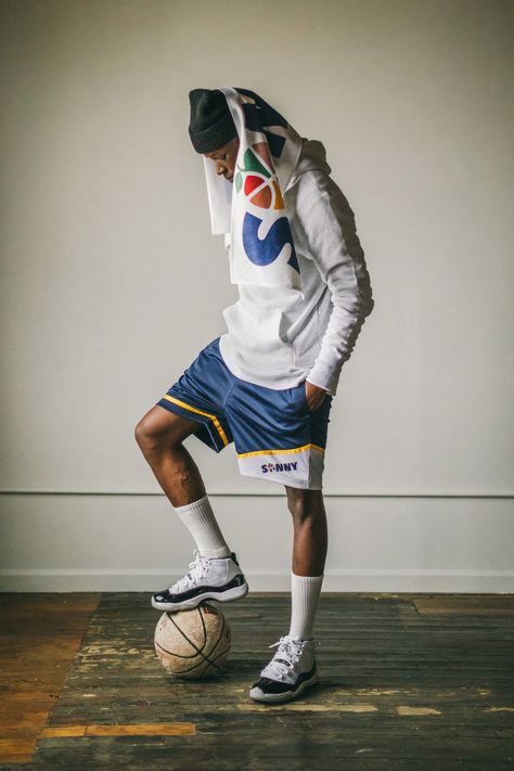 aime leon dore sonny new york lookbook 2018 fall capsule fashion Basketball Court Photoshoot, Basketball Editorial, 90s Hiphop Fashion, Sportswear Editorial, Athletic Photoshoot, Sport Photoshoot Ideas, Socks Photography, Street Basketball, Sport Portraits