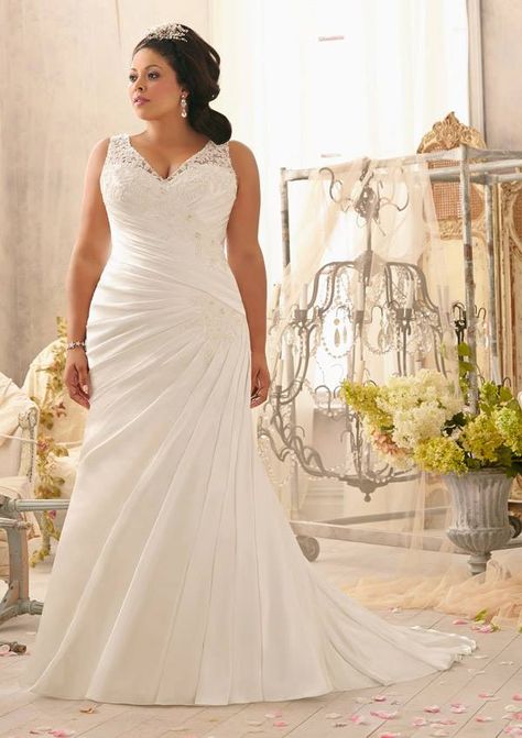 Plus Size Wedding Outfits, Curvy Wedding Dress, Wedding Dresses Plus, Curvy Wedding, Satin Wedding Dresses, Wedding Dresses Sweetheart Neckline, Second Wedding Dresses, Plus Size Brides, Plus Size Wedding Gowns